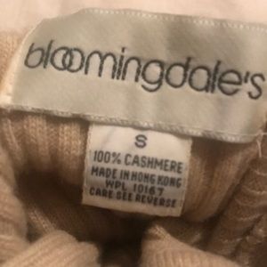 Turtle neck cashmere sweater